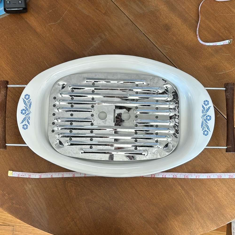 Vintage Corningware platter with wood handles. P-19